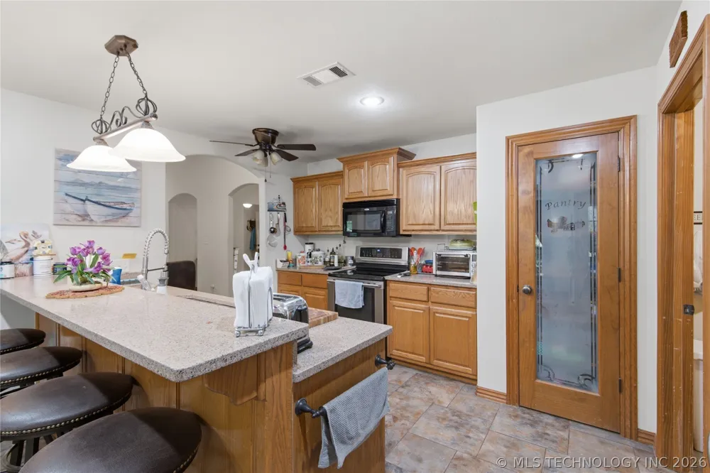 61 Hummingbird Lane Eufaula, OK 74432