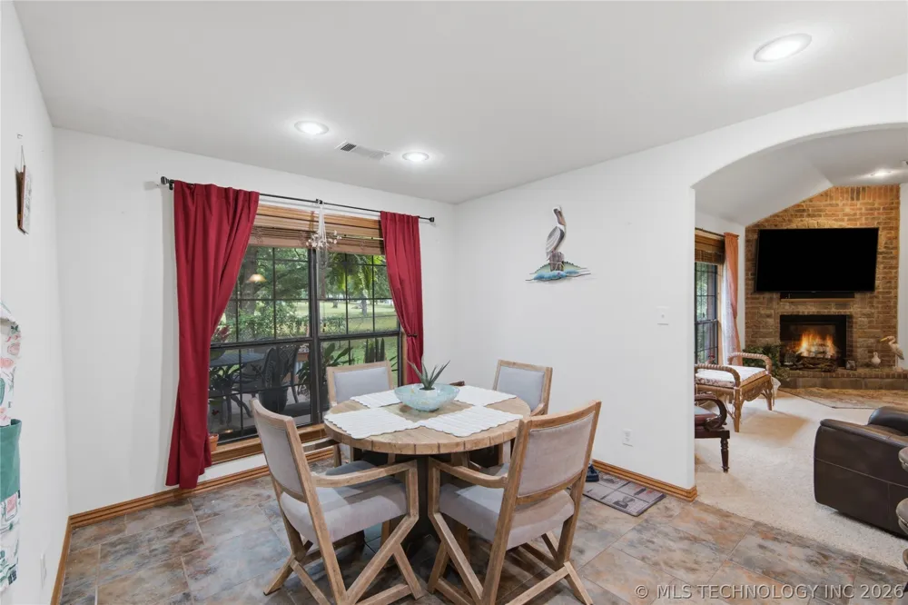 61 Hummingbird Lane Eufaula, OK 74432