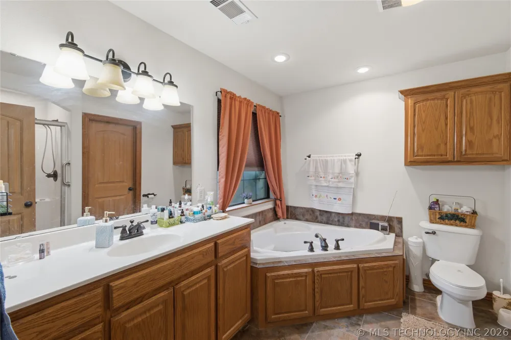 61 Hummingbird Lane Eufaula, OK 74432