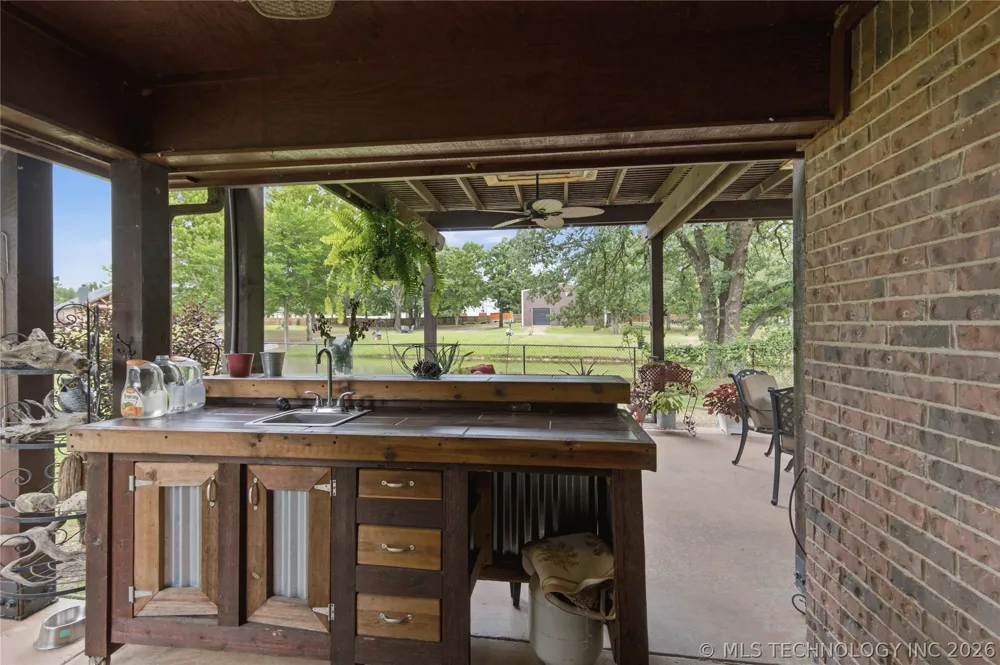 61 Hummingbird Lane Eufaula, OK 74432