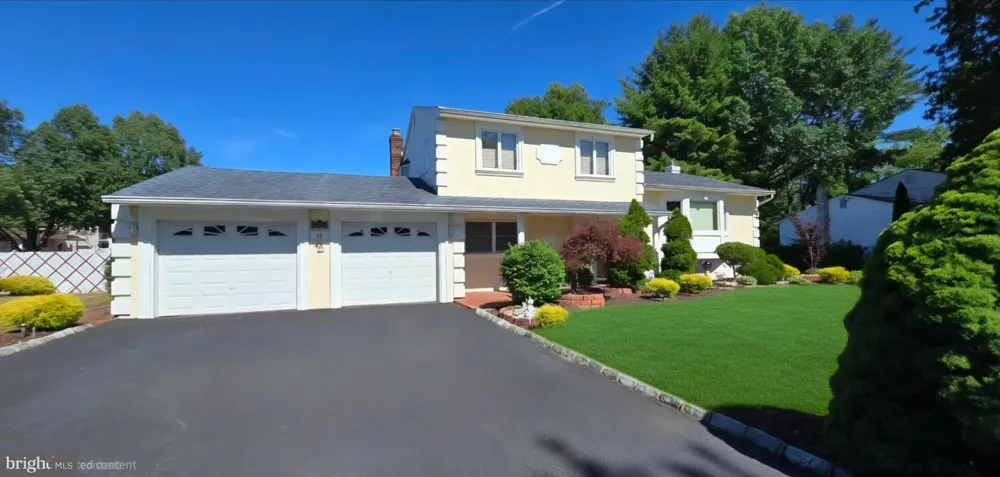 13 TUSCARORA CIRCLE Old Bridge, NJ 08857