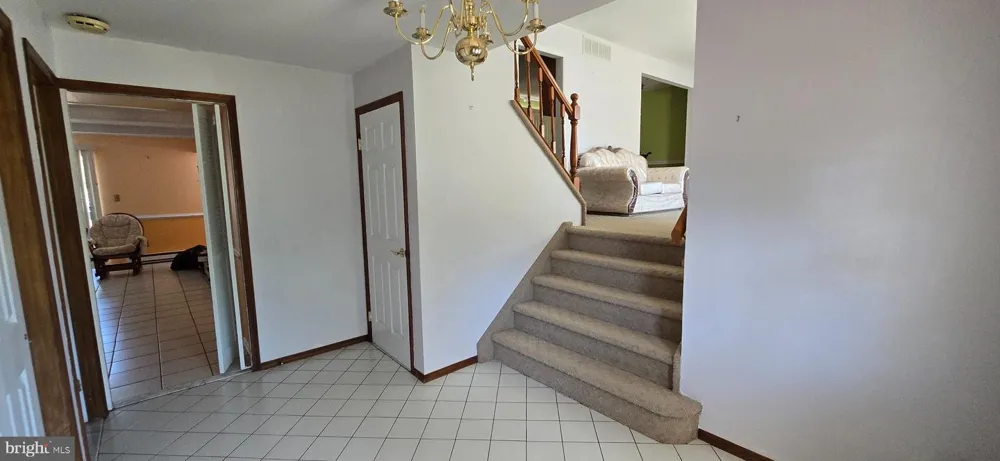 13 TUSCARORA CIRCLE Old Bridge, NJ 08857