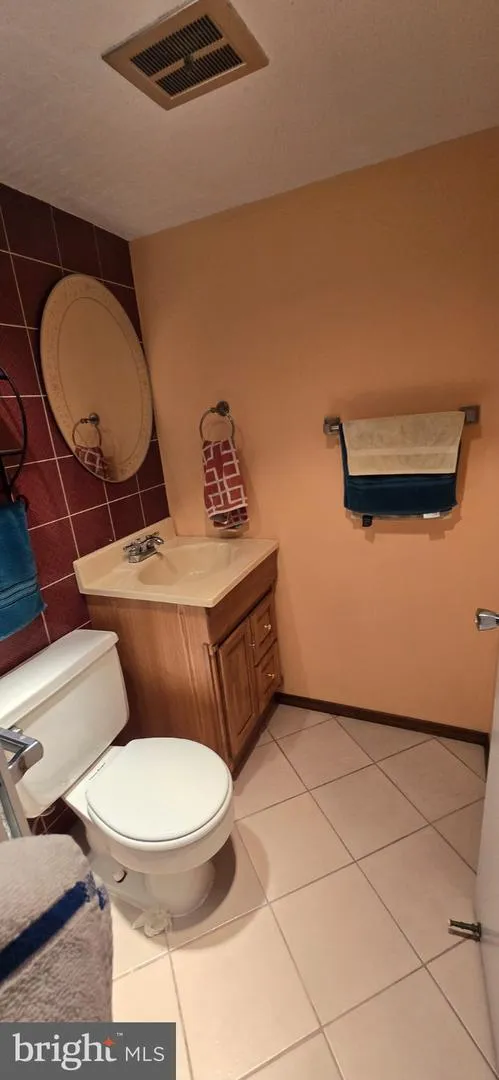 13 TUSCARORA CIRCLE Old Bridge, NJ 08857