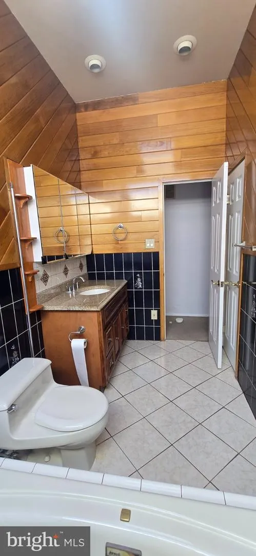 13 TUSCARORA CIRCLE Old Bridge, NJ 08857