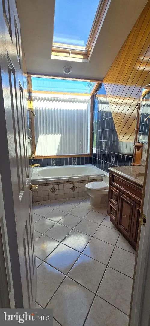 13 TUSCARORA CIRCLE Old Bridge, NJ 08857