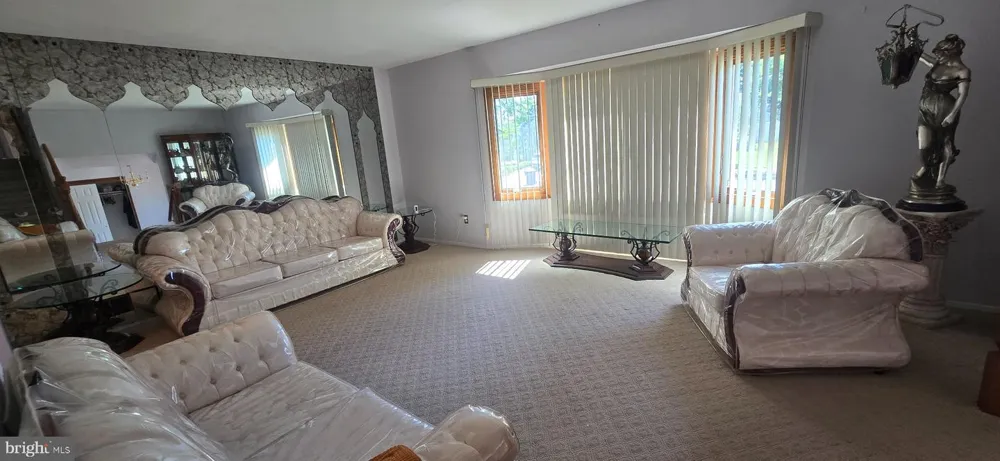 13 TUSCARORA CIRCLE Old Bridge, NJ 08857