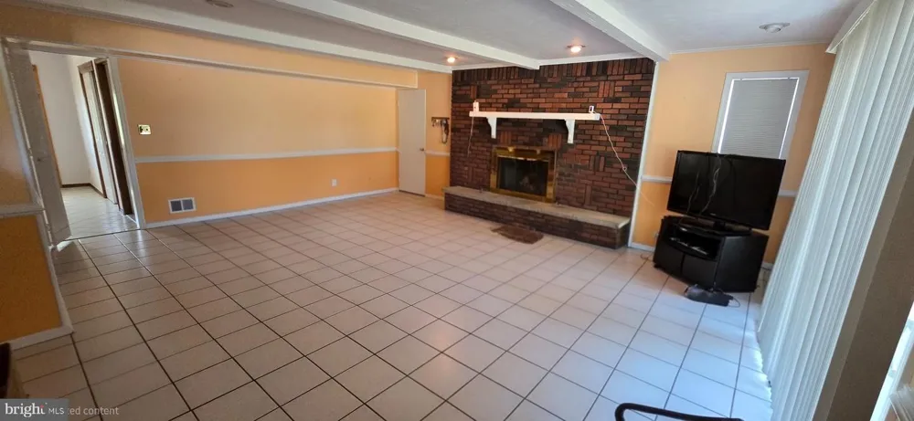 13 TUSCARORA CIRCLE Old Bridge, NJ 08857