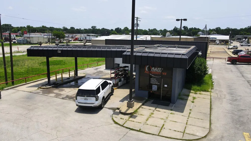 207 E Cottonwood Street Madisonville, TX 77864