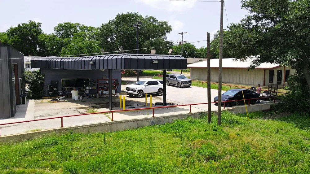 207 E Cottonwood Street Madisonville, TX 77864
