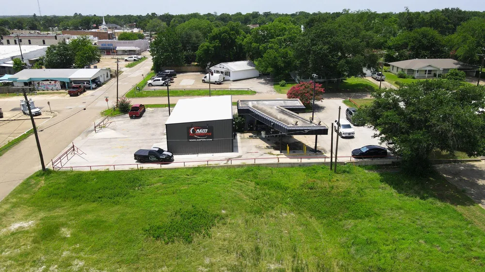 207 E Cottonwood Street Madisonville, TX 77864