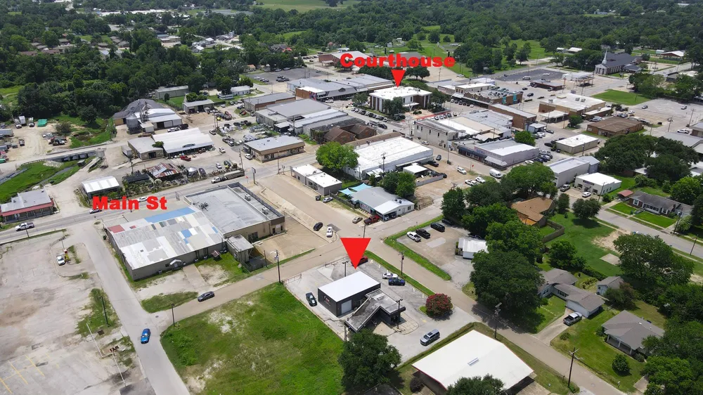 207 E Cottonwood Street Madisonville, TX 77864