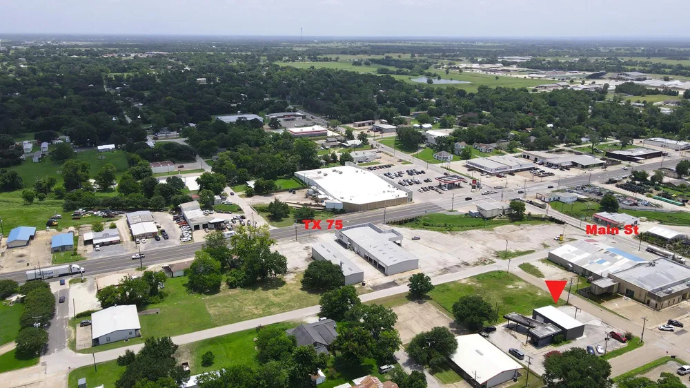 207 E Cottonwood Street Madisonville, TX 77864