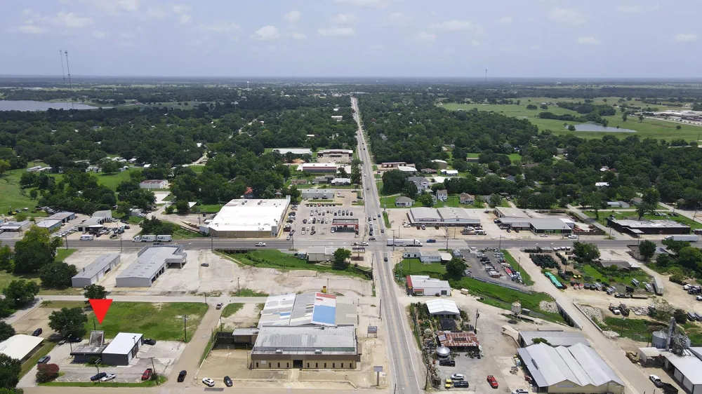 207 E Cottonwood Street Madisonville, TX 77864