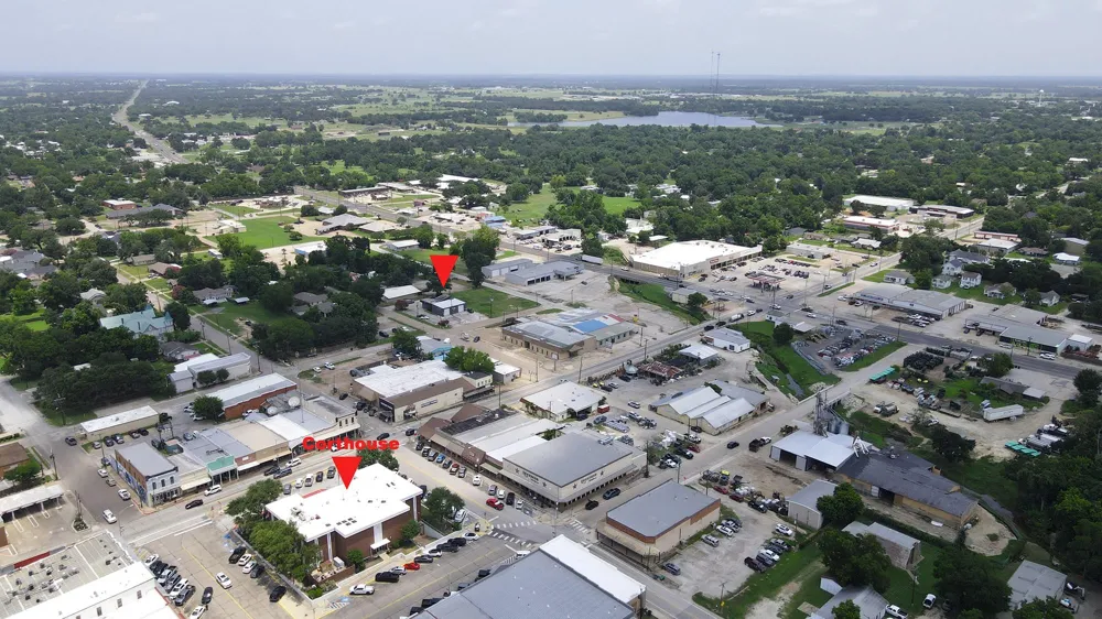 207 E Cottonwood Street Madisonville, TX 77864