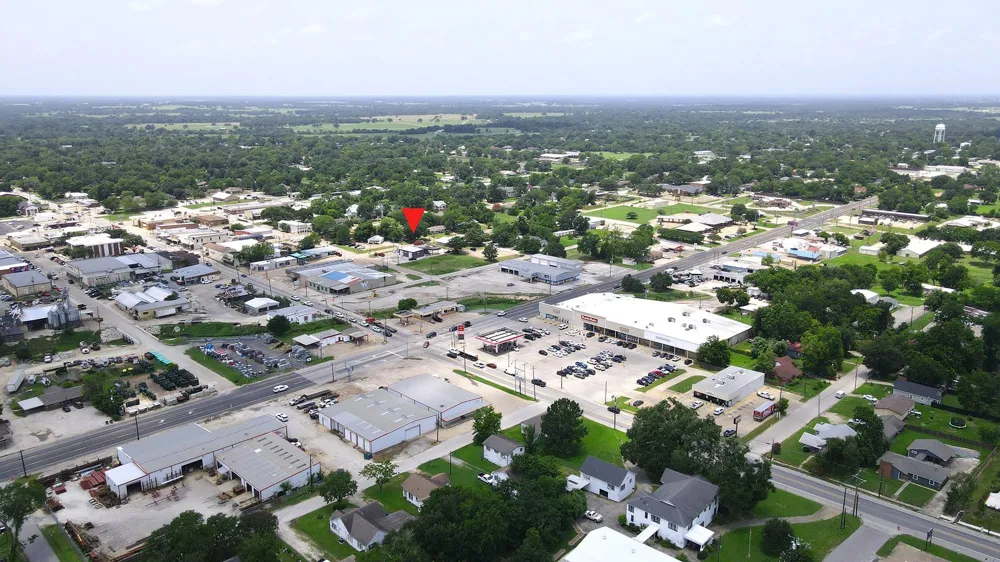 207 E Cottonwood Street Madisonville, TX 77864