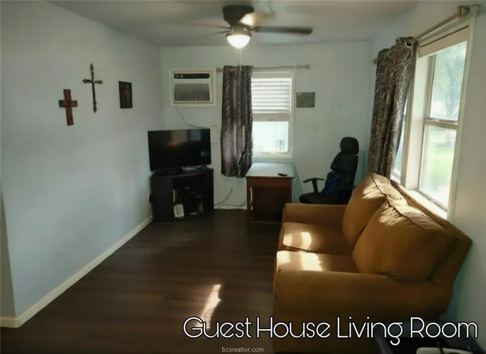 12863 Emu Lane North Zulch, TX 77872