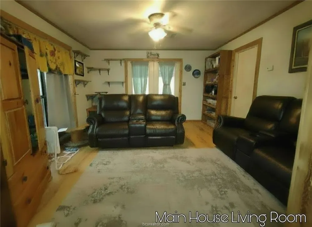 12863 Emu Lane North Zulch, TX 77872