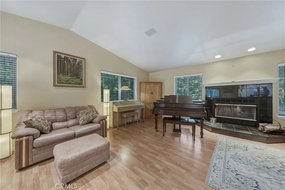 15800 Rainbow Cobb, CA 95426