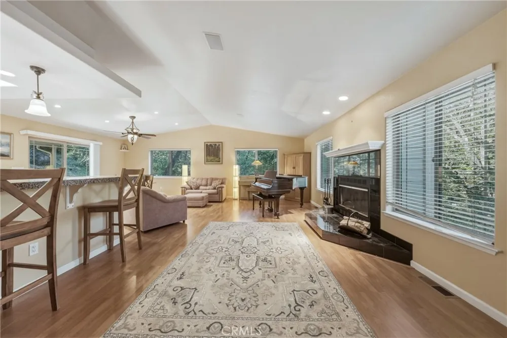 15800 Rainbow Cobb, CA 95426