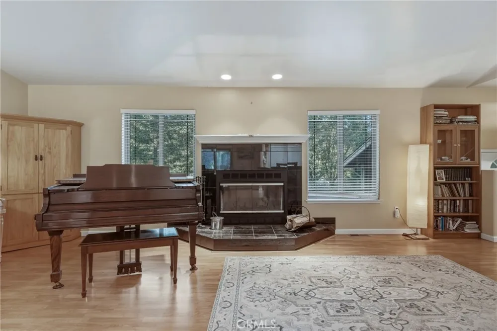 15800 Rainbow Cobb, CA 95426