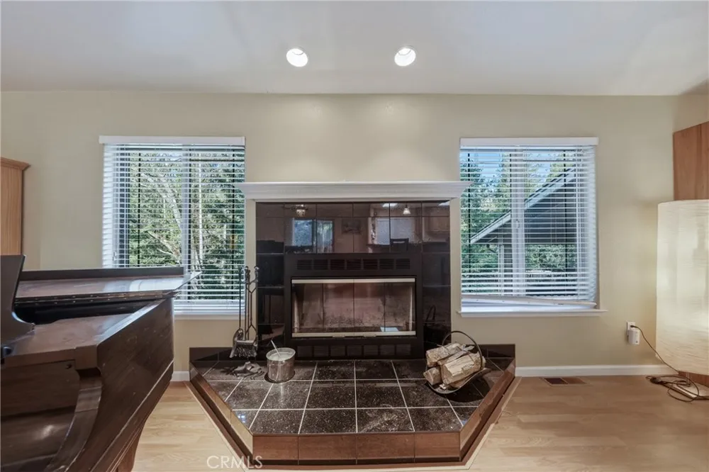 15800 Rainbow Cobb, CA 95426