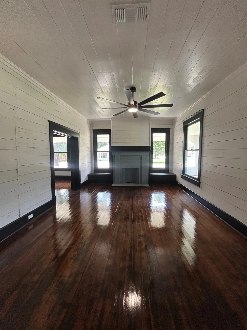 402 E Navasota Street Groesbeck, TX 76642