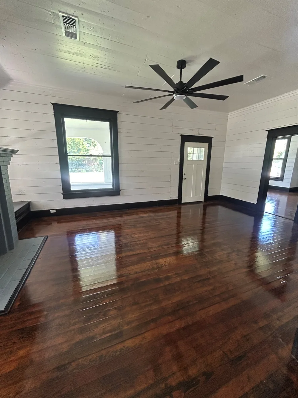 402 E Navasota Street Groesbeck, TX 76642