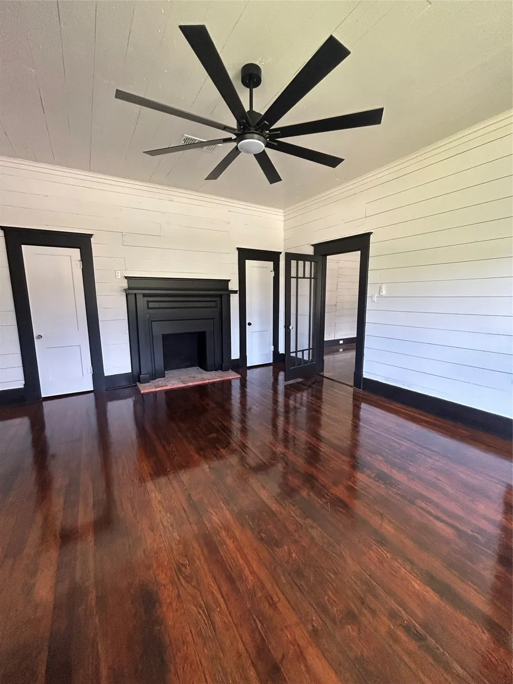 402 E Navasota Street Groesbeck, TX 76642