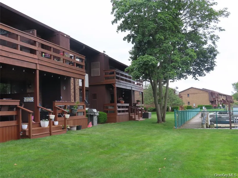 103 Mariners Way Copiague, NY 11726