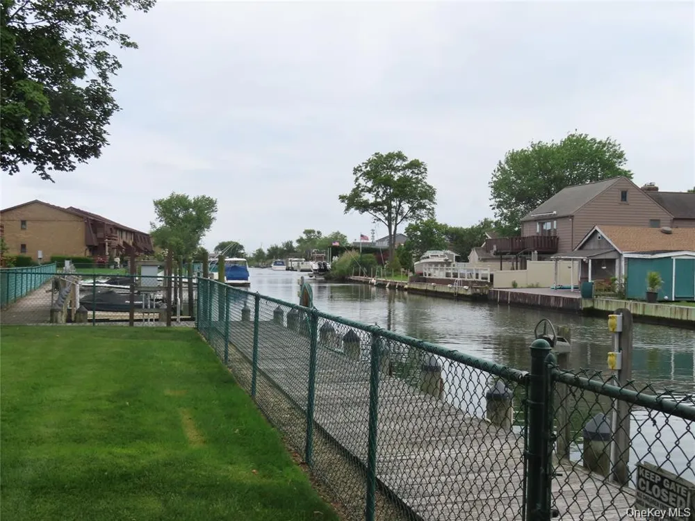 103 Mariners Way Copiague, NY 11726