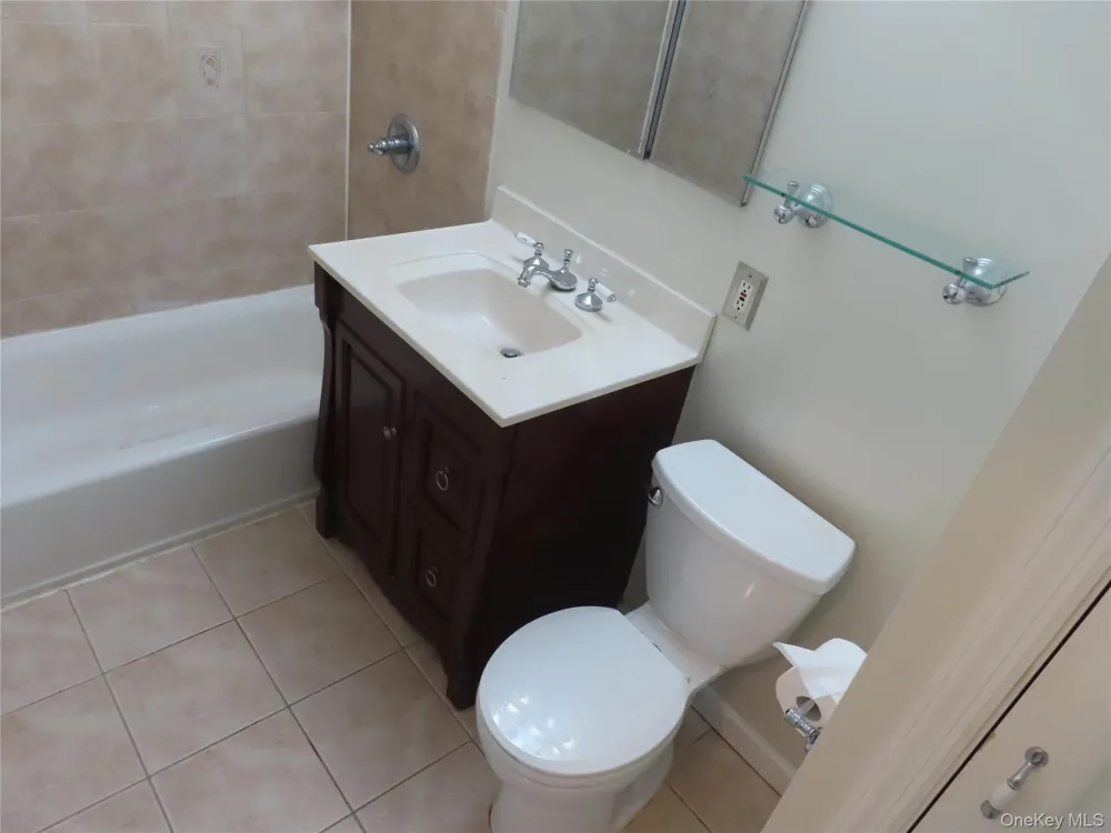 103 Mariners Way Copiague, NY 11726
