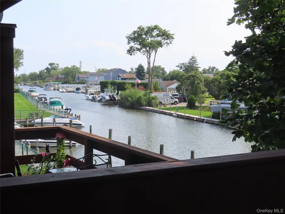 103 Mariners Way Copiague, NY 11726