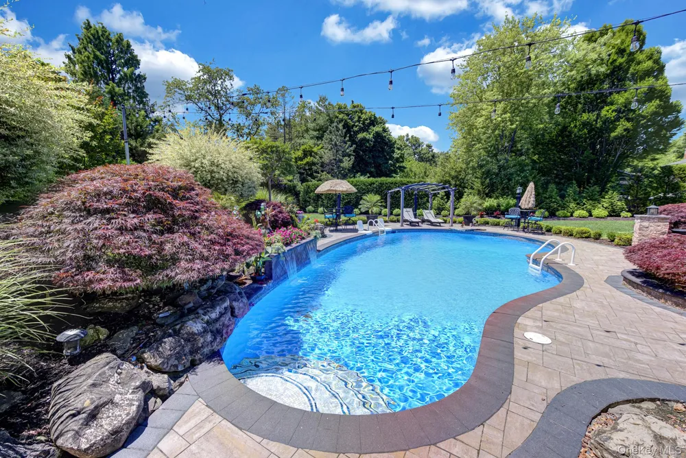 426 Wolf Hill Road Dix Hills, NY 11746