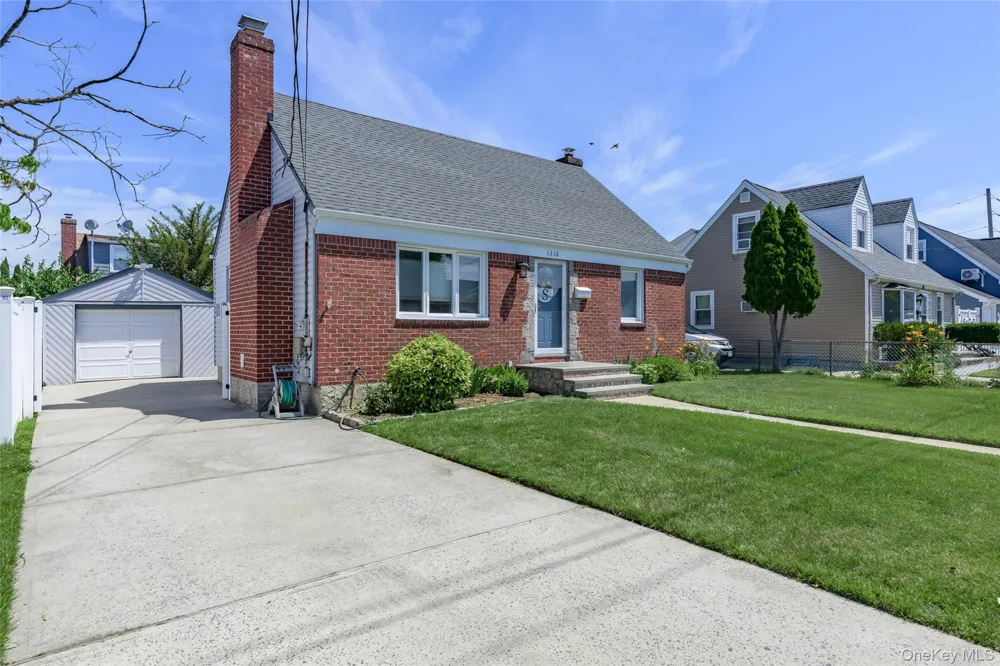 1316 Telegram Avenue Elmont, NY 11003