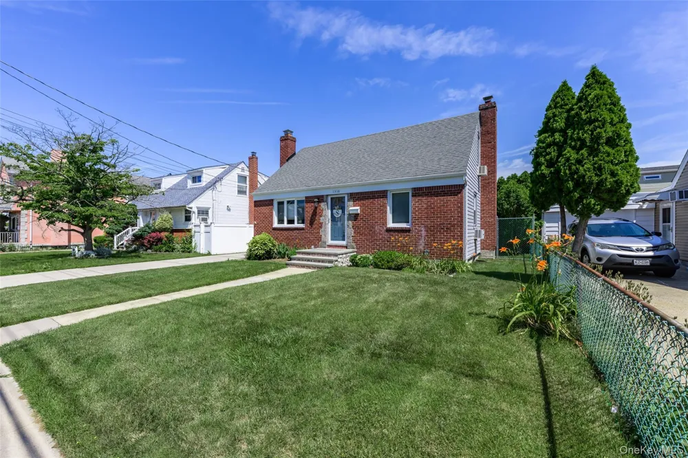 1316 Telegram Avenue Elmont, NY 11003