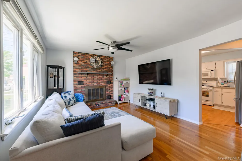 1316 Telegram Avenue Elmont, NY 11003