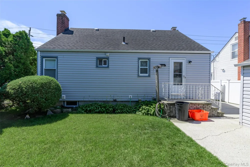 1316 Telegram Avenue Elmont, NY 11003