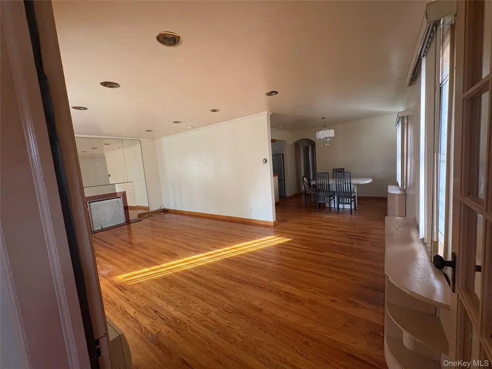 6911 180th Street Fresh Meadows, NY 11365