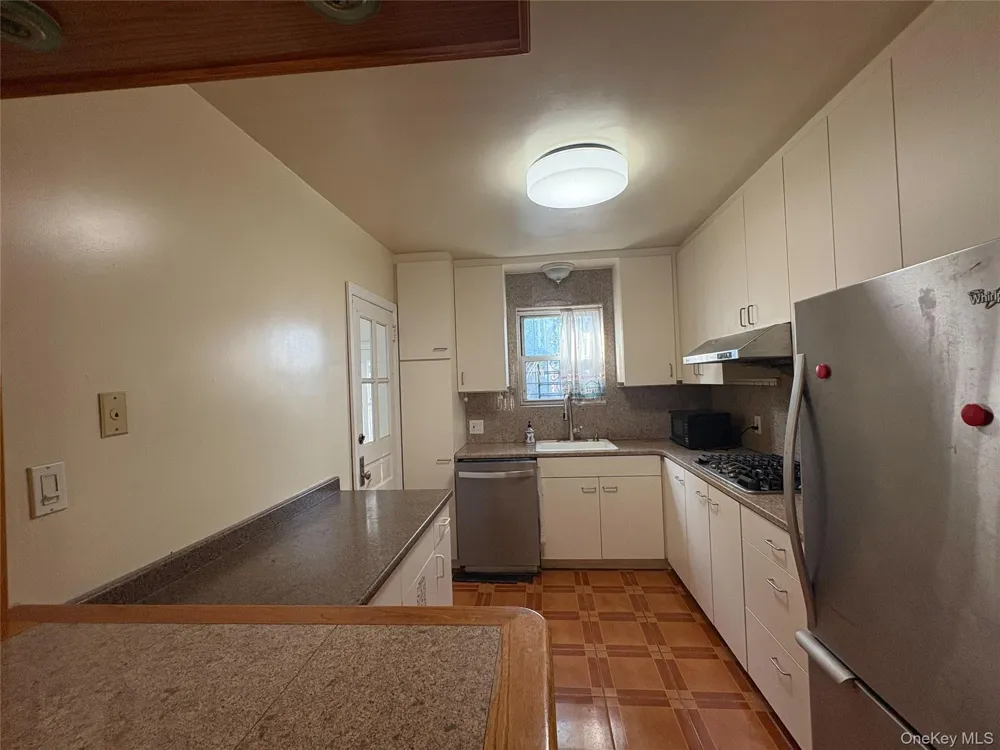6911 180th Street Fresh Meadows, NY 11365