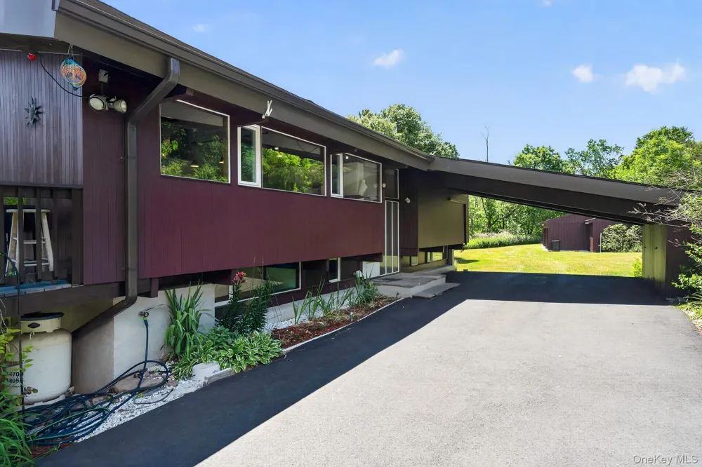 424 Laroe Road Chester, NY 10918