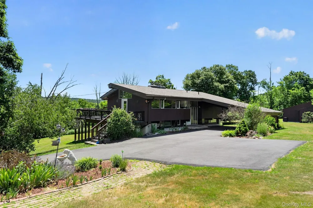 424 Laroe Road Chester, NY 10918
