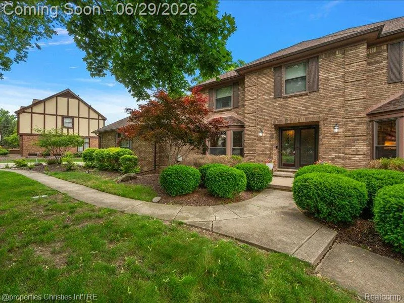 38696 Wakefield Court Northville City, MI 48167