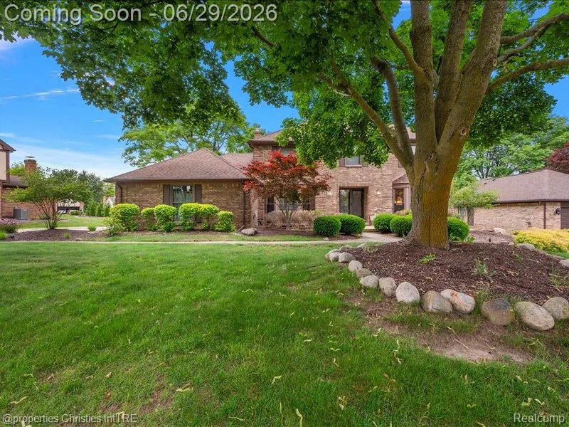 38696 Wakefield Court Northville City, MI 48167