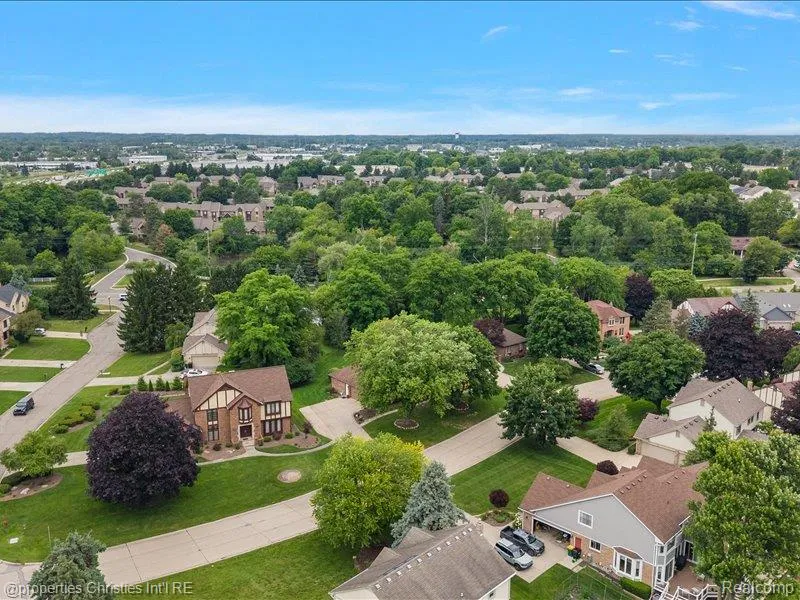 38696 Wakefield Court Northville City, MI 48167