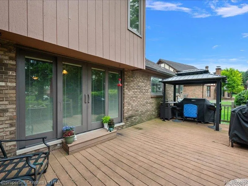 38696 Wakefield Court Northville City, MI 48167