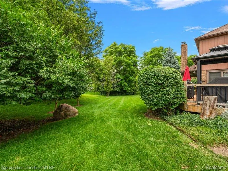 38696 Wakefield Court Northville City, MI 48167