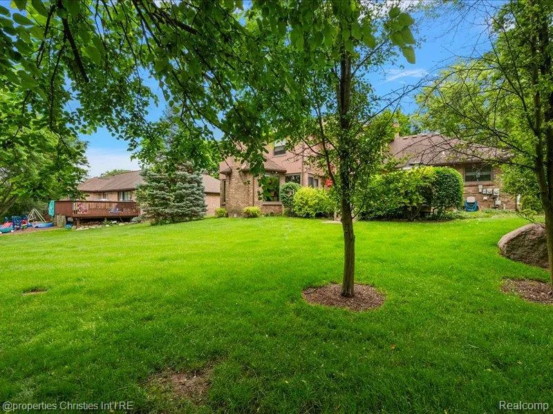 38696 Wakefield Court Northville City, MI 48167