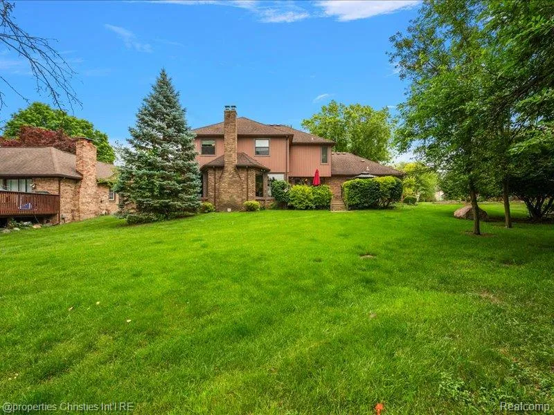 38696 Wakefield Court Northville City, MI 48167