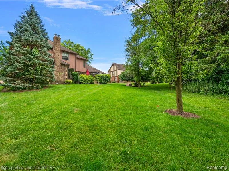 38696 Wakefield Court Northville City, MI 48167