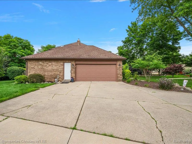 38696 Wakefield Court Northville City, MI 48167